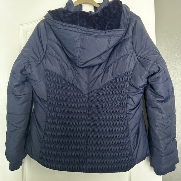 Junior Girls Puffer Jacket. Brand New and only used once. - Picture 3 of 3